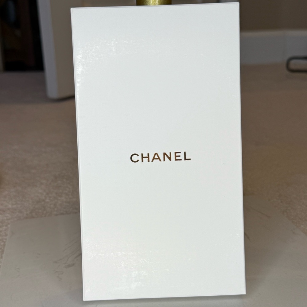 GWP Coco Crush White Vegan Leather Smart Phone Holder with Classic Chain Strap - Picture 4 of 6